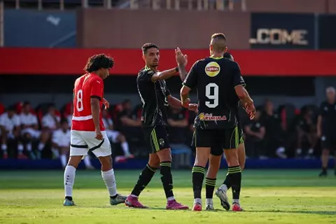 من شريف لجراديشار.. طاهر يوزع هداياه في وديات الأهلي